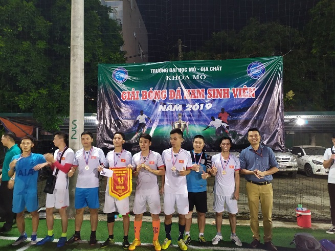 Liên quân Khai thác K60B,C vô địch giải bóng đá nam sinh viên khoa Mỏ năm 2019