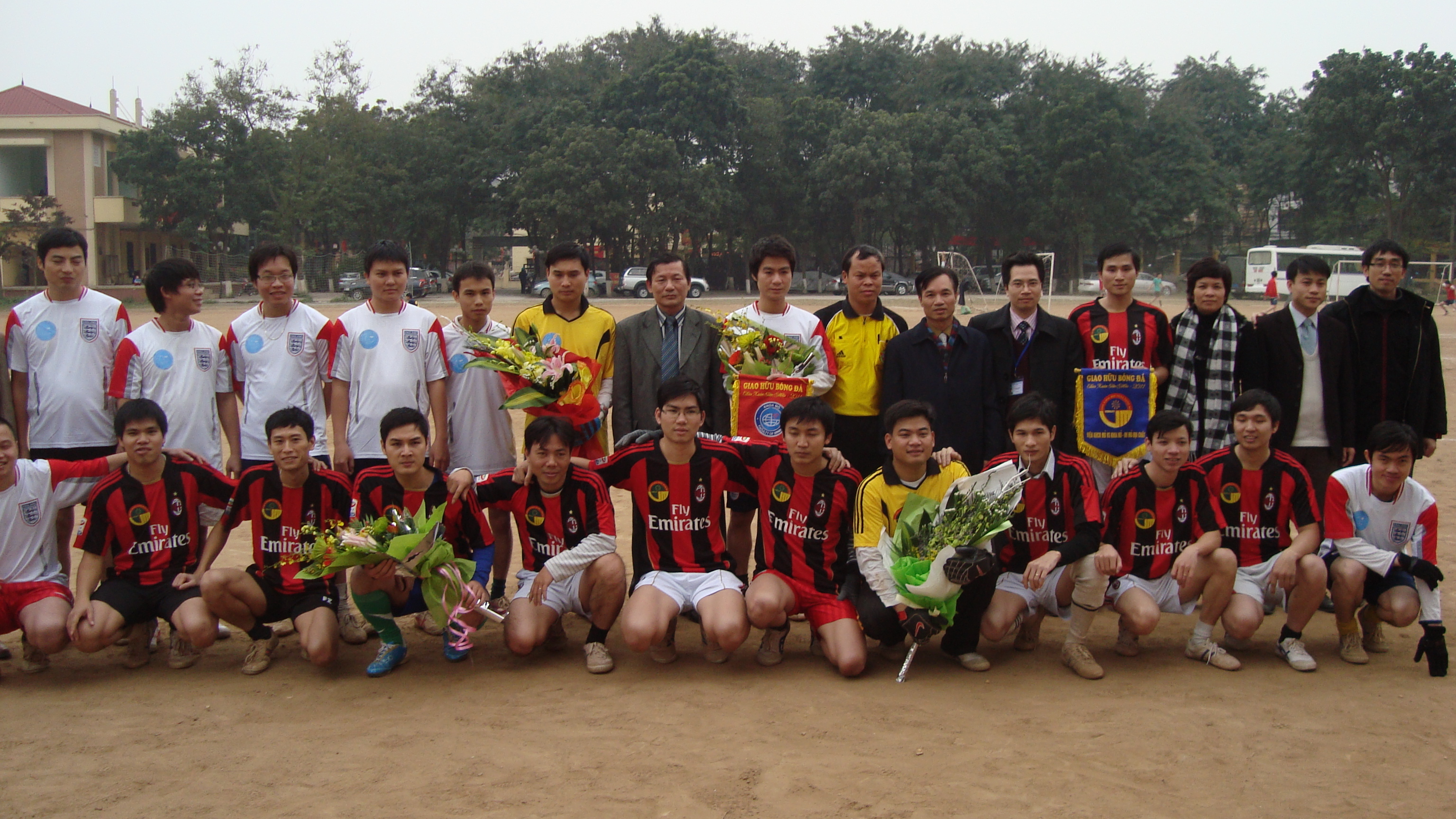 Khoa Mỏ giao hữu bóng đá chào xuân Tân Mão 2011