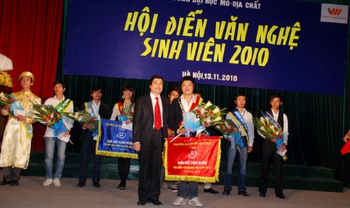 Khoa Mỏ đoạt giải nhất Hội diễn Văn nghệ SV - 2010