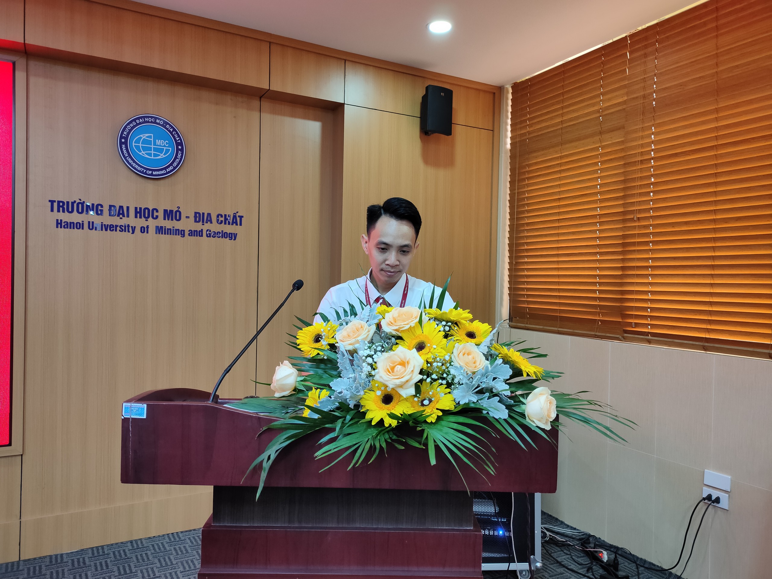 Lễ bảo vệ luận án cấp Trường của NCS. Nguyễn Hoàng